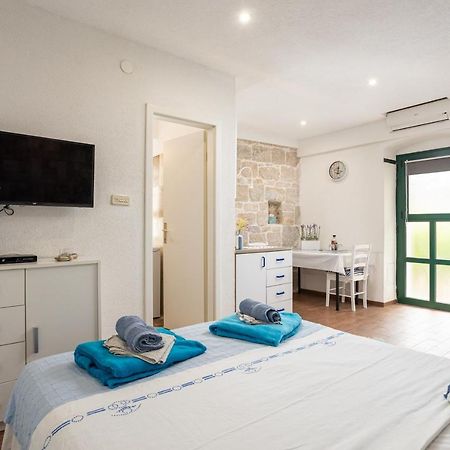 Aparrtment Terra- Combine Beach&Old Town Apartment Split Exterior photo
