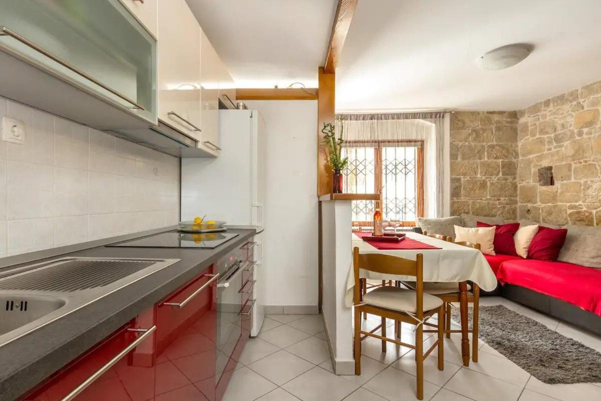 Aparrtment Terra- Combine Beach&Old Town Apartment Split Exterior photo