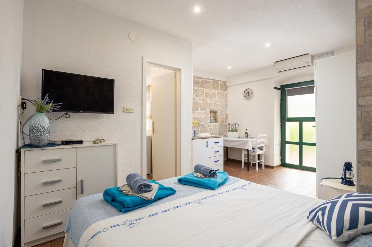 Aparrtment Terra- Combine Beach&Old Town Apartment Split Exterior photo